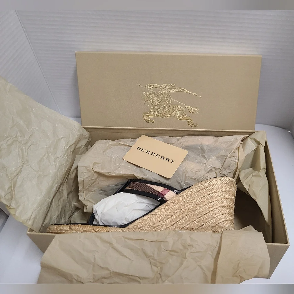 Burberry Vintage Black Patent Nova Check Wedge Thong Sandals with Box Sz 41 US 9